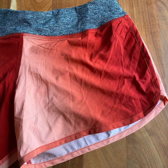 Women's Gradient Rabbit Running Shorts - Picture 3 of 6